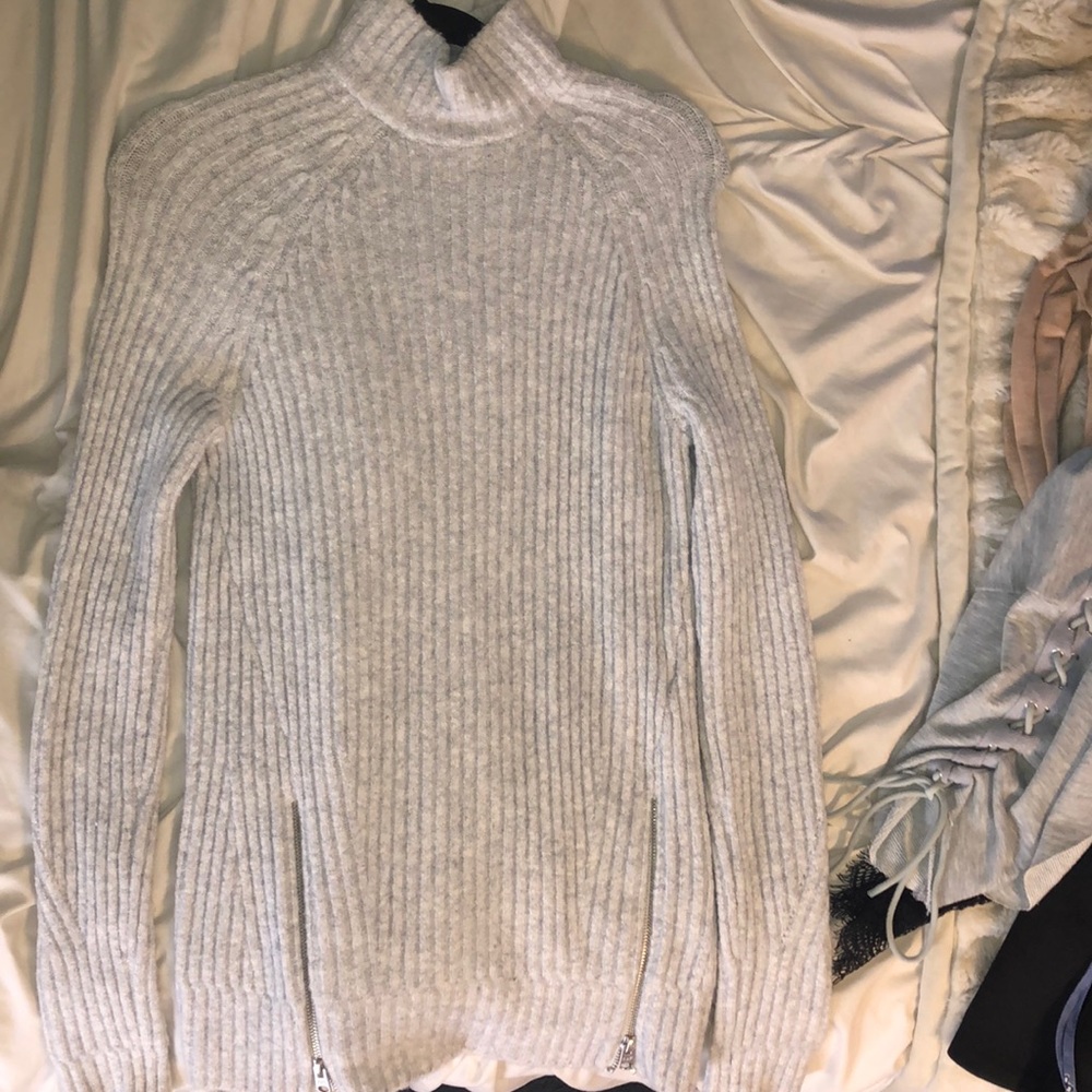 Long turtle neck sweater